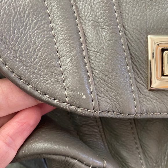 Pour la Victoire leather shoulder bag twist lock - Picture 12 of 15